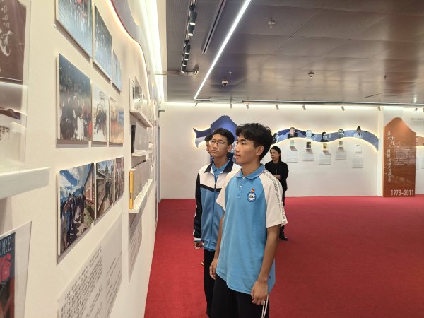 恒利配资 西藏自治区成立60周年文学成就展亮相北京