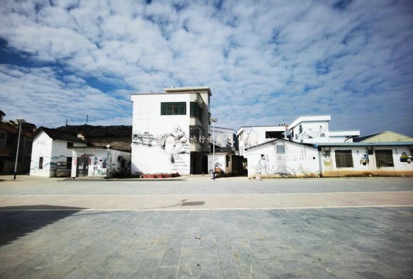 优股配资 清远连州“石”姓聚居的千年古村，乡村路种满银杏树，秋韵感觉浓